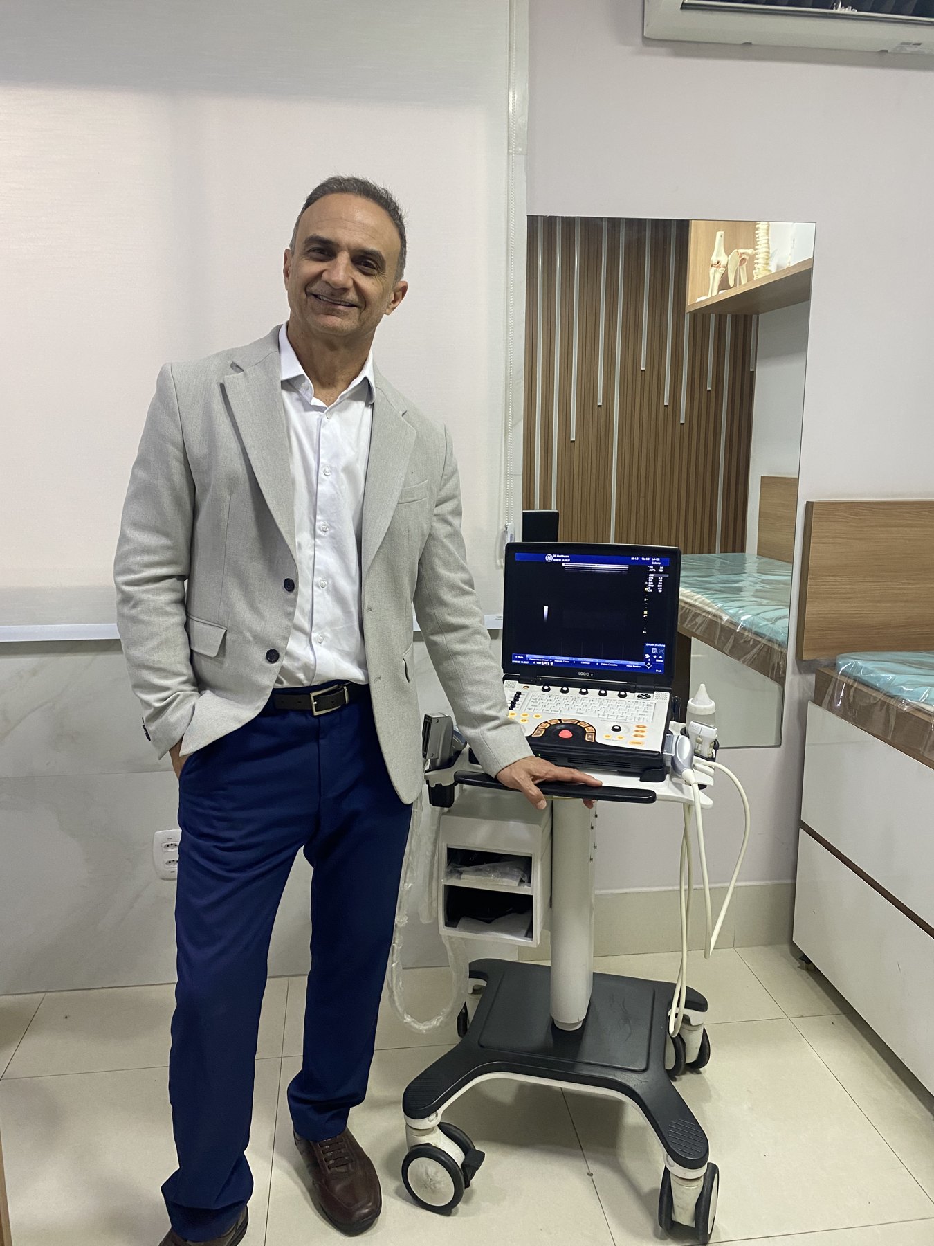 Dr. Eduardo Elias Vieira, especialista em medicina intervencionista da dor