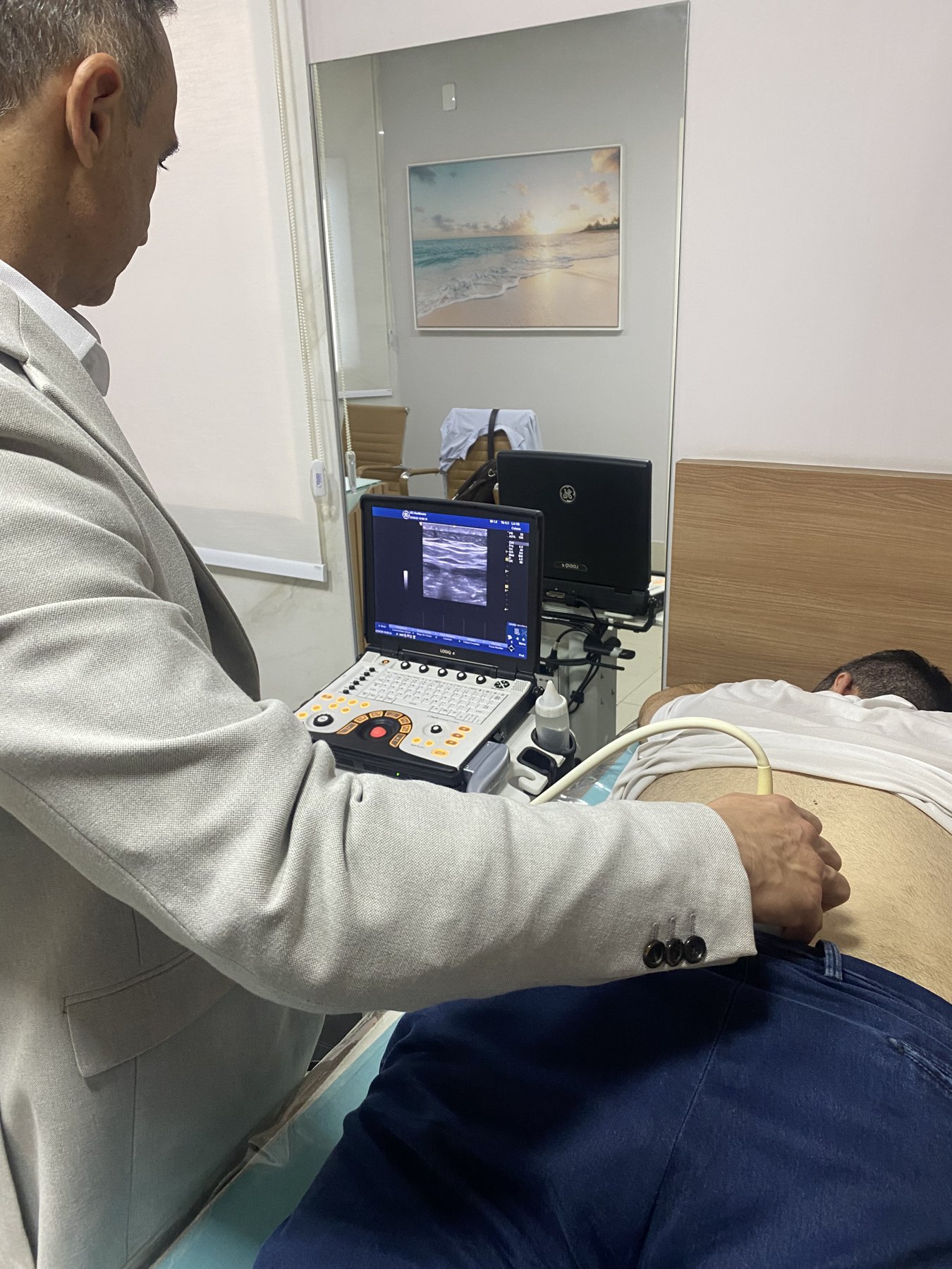 Procedimento guiado por ultrassom em consultório